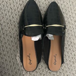 Rialto Black Croc-Embossed Women's Loafers